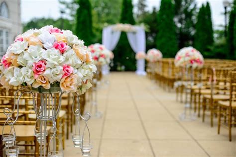 98.3 TRY Social Dilemma: Can I Request Wedding Guests Stay Till The End of the Reception? 